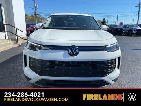 New 2025 Volkswagen Tiguan SE image 7