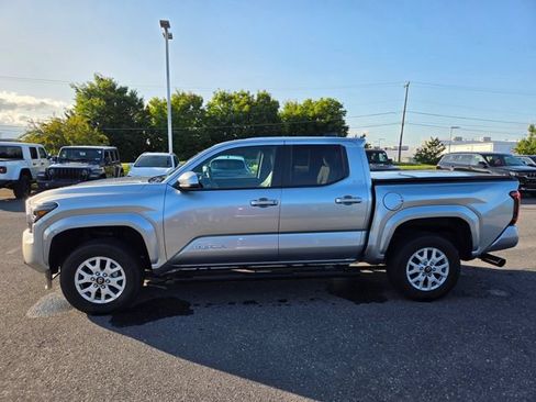 Used 2024 Toyota Tacoma SR5 AWD/4WD image 11