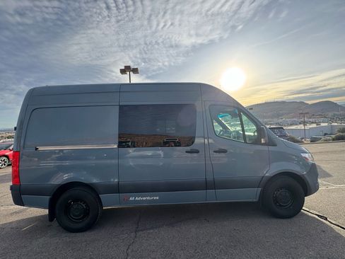 Used 2022 Mercedes-Benz Sprinter 144 Cargo image 6