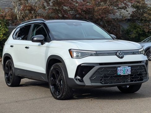 Used 2025 Volkswagen Taos SE image 7