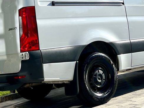 Used 2025 Mercedes-Benz Sprinter 2500 image 9