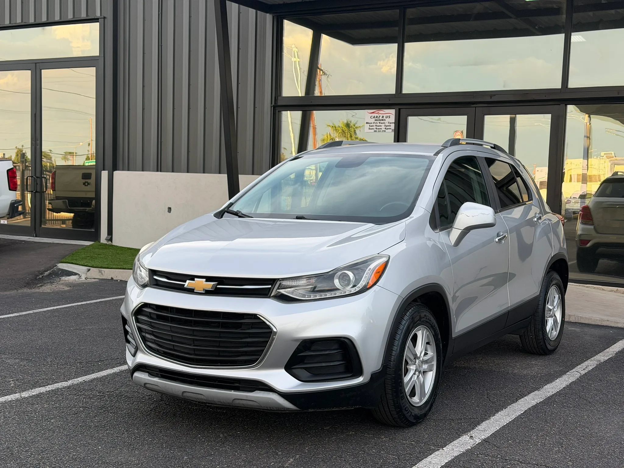 Used 2019 Chevrolet Trax LT w/ LT Convenience Package FWD image 2
