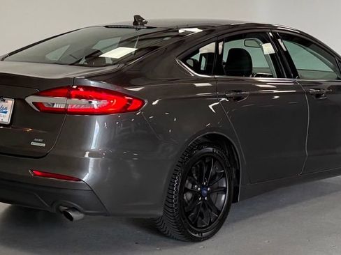 Used 2019 Ford Fusion SE FWD image 3