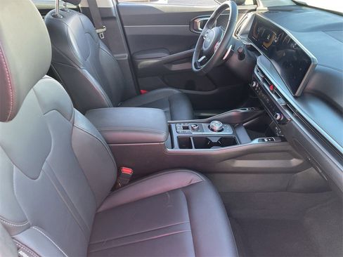 Certified 2025 Kia Sorento EX image 11