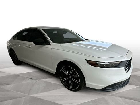 Used 2023 Honda Accord Sport image 2