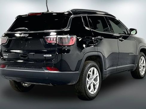 Used 2024 Jeep Compass Latitude image 7