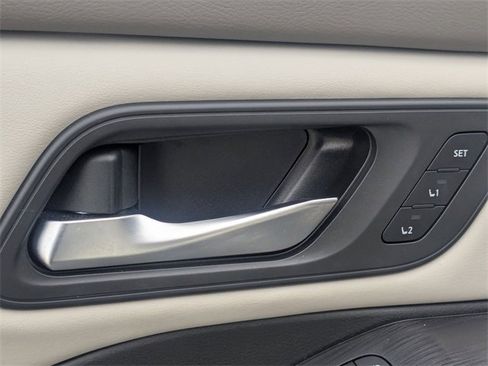 Used 2023 Nissan Rogue SL w/ SL Premium Package image 13