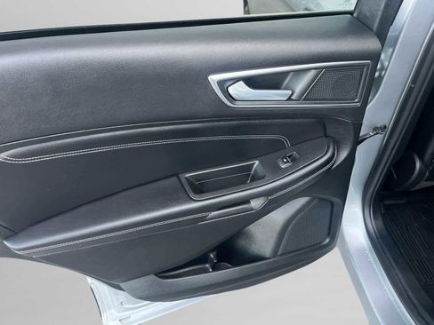 Used 2023 Ford Edge Titanium image 21