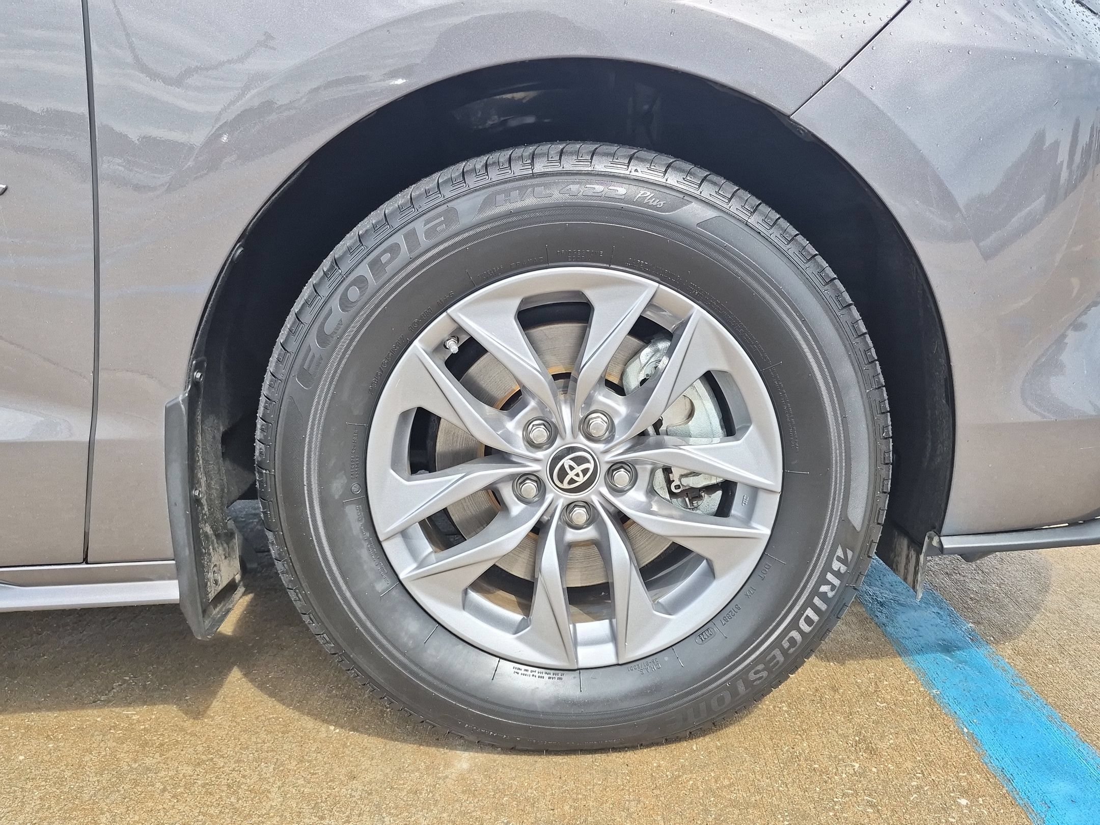 Used 2023 Toyota Sienna XLE AWD/4WD image 34