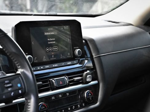 Used 2022 Nissan Pathfinder SV w/ SV Premium Package FWD image 10