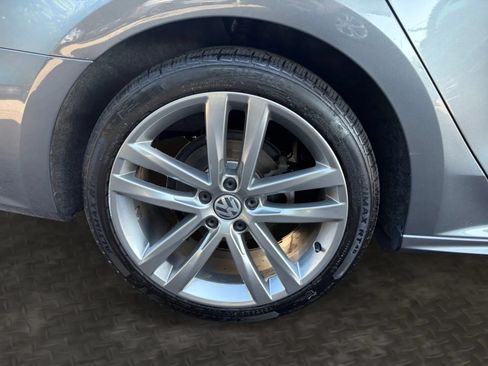 Used 2018 Volkswagen Passat 2.0T R-Line FWD image 38