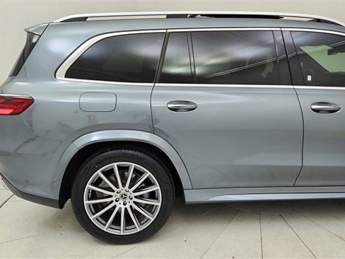 Used 2025 Mercedes-Benz GLS 450 4MATIC image 12