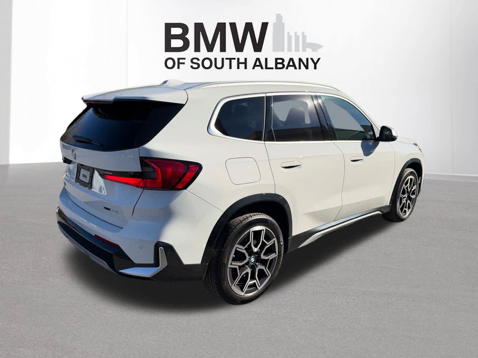 Used 2023 BMW X1 xDrive28i w/ Convenience Package AWD/4WD image 5