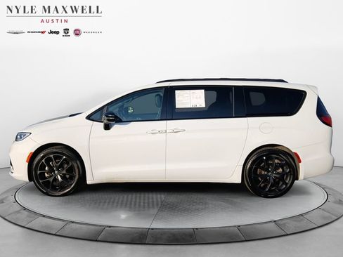 Used 2026 Chrysler Pacifica Limited w/ S Appearance Package FWD image 13