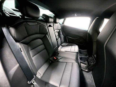 Used 2022 Porsche Taycan image 31