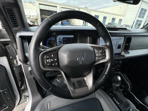 Used 2022 Ford Bronco Outer Banks image 16
