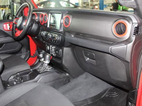 Used 2020 Jeep Wrangler Unlimited Sahara image 23