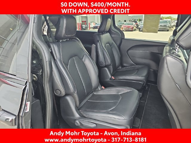Used 2024 Chrysler Pacifica Limited FWD image 32