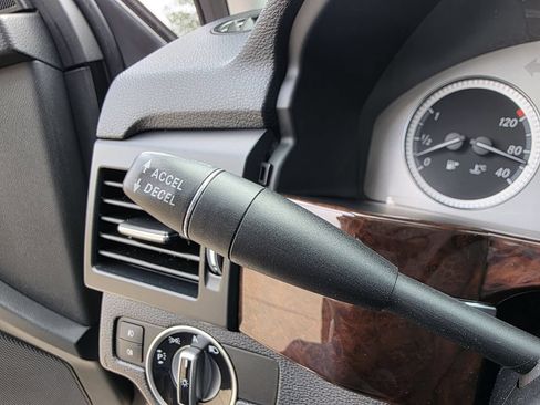 Used 2011 Mercedes-Benz GLK 350 4MATIC image 33