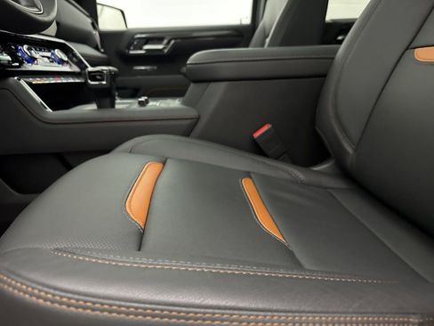 Used 2026 GMC Sierra 1500 AT4 w/ AT4 Premium Package image 32