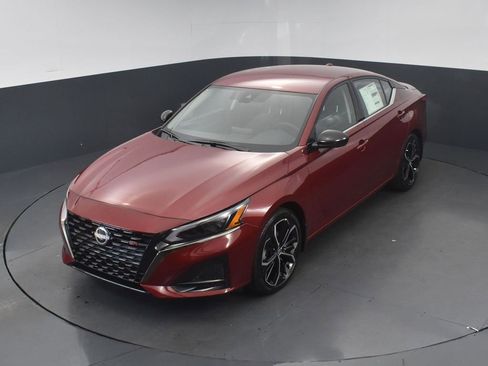 New 2025 Nissan Altima 2.5 SR image 18