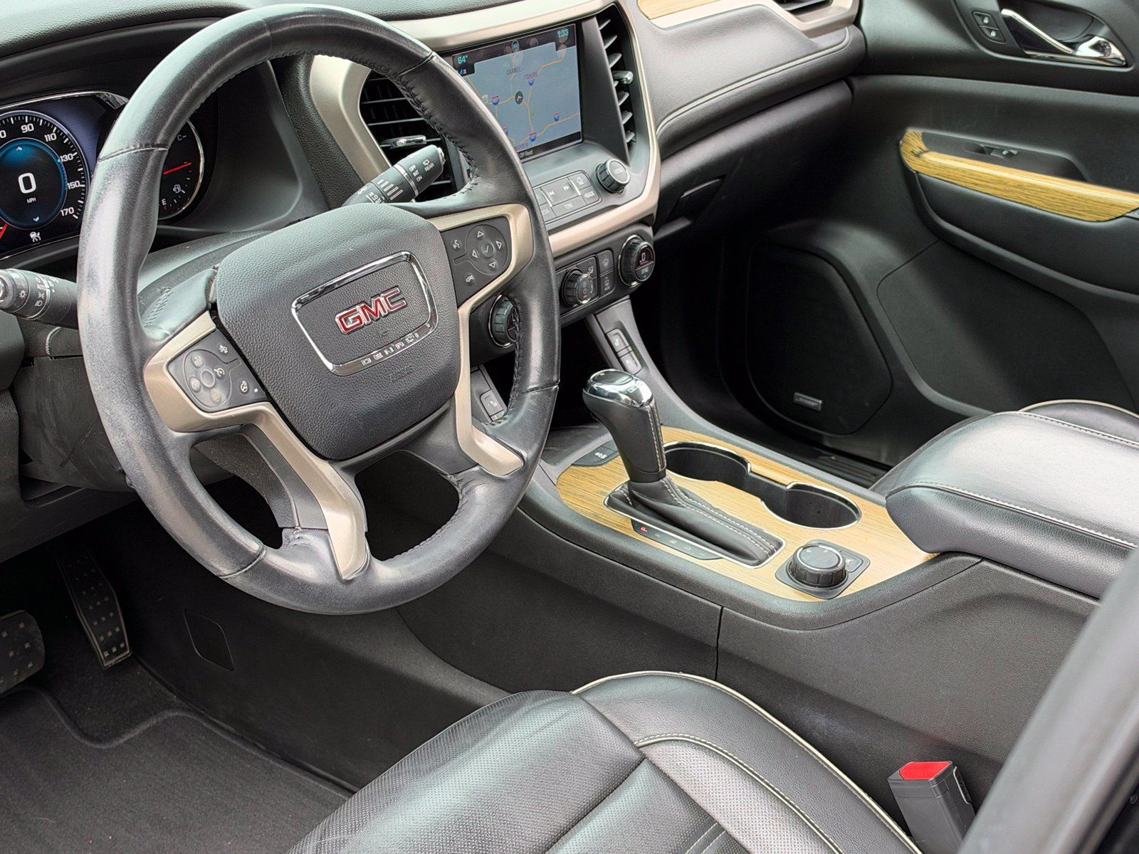Used 2018 GMC Acadia Denali w/ Technology Package AWD/4WD image 4