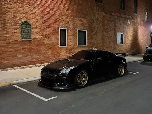 Used 2019 Nissan GT-R Premium w/ Premium Interior Package image 7