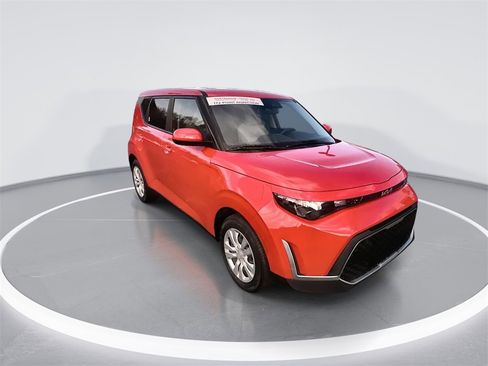 Used 2024 Kia Soul LX image 2