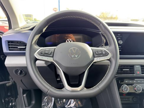 Used 2023 Volkswagen Taos SE w/ Panoramic Sunroof Package image 14