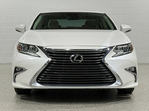 Used 2016 Lexus ES 350 w/ Premium Package w/Wood Trim FWD image 3