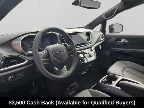 New 2026 Chrysler Pacifica Select image 28