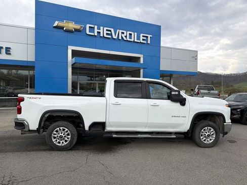 Used 2025 Chevrolet Silverado 2500 LT w/ Convenience Package image 3