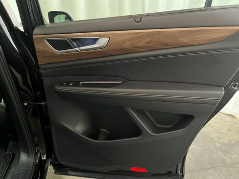 Certified 2025 Volkswagen Atlas SE w/ Panoramic Sunroof Package image 24