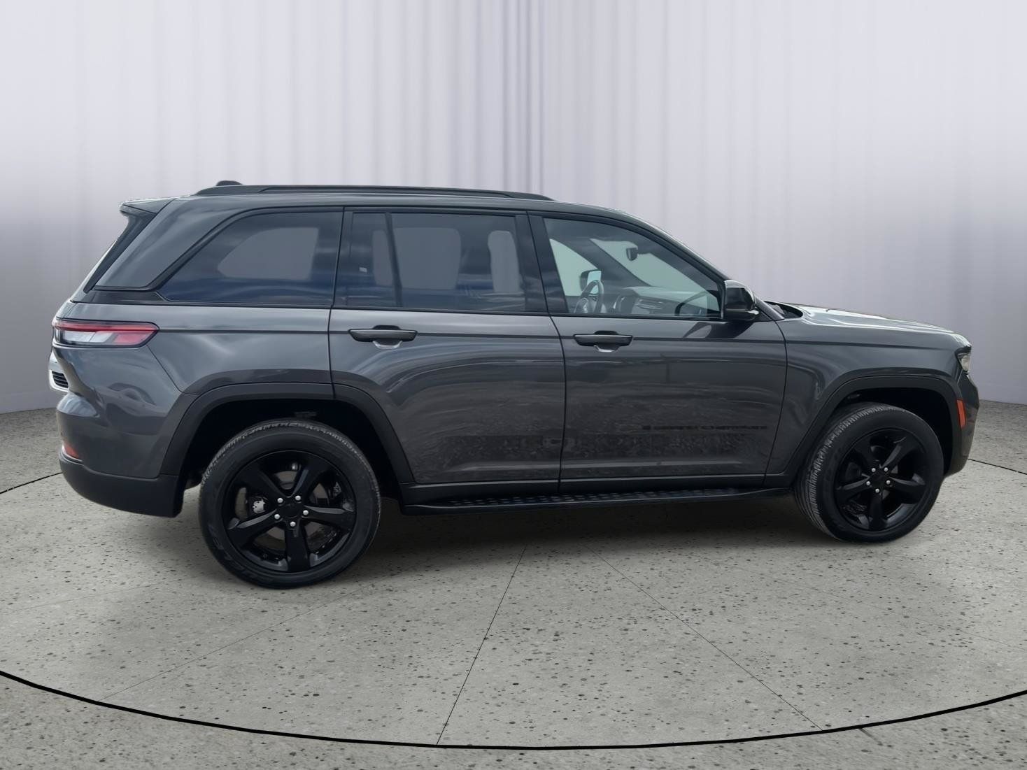 Used 2024 Jeep Grand Cherokee Altitude AWD/4WD image 7