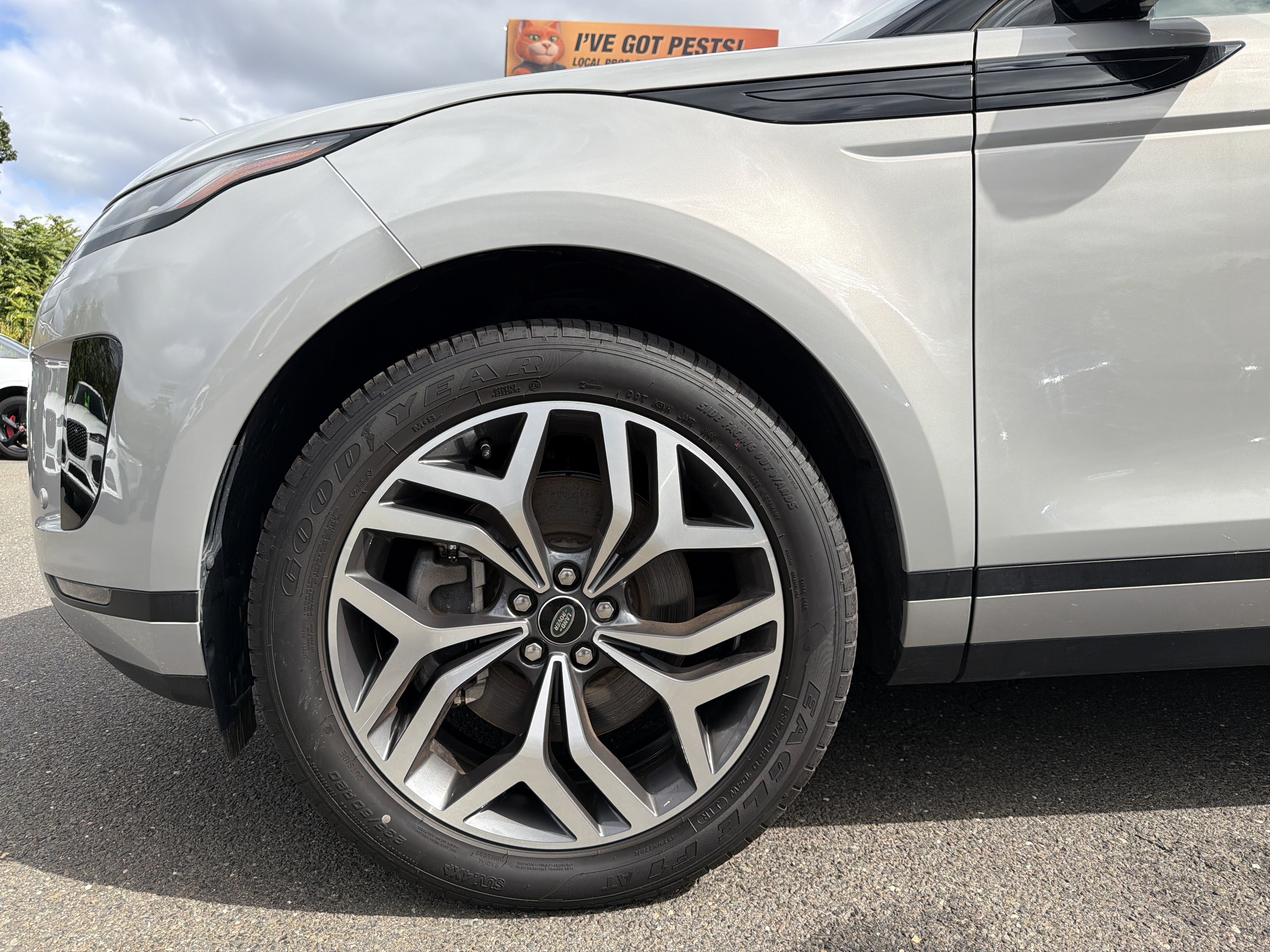 Used 2023 Land Rover Range Rover Evoque SE AWD/4WD image 12