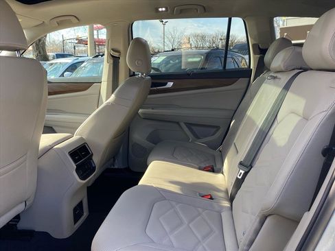 Certified 2024 Volkswagen Atlas SE w/ Panoramic Sunroof Package image 17