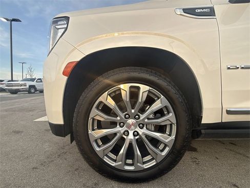 Used 2022 GMC Yukon XL Denali image 10