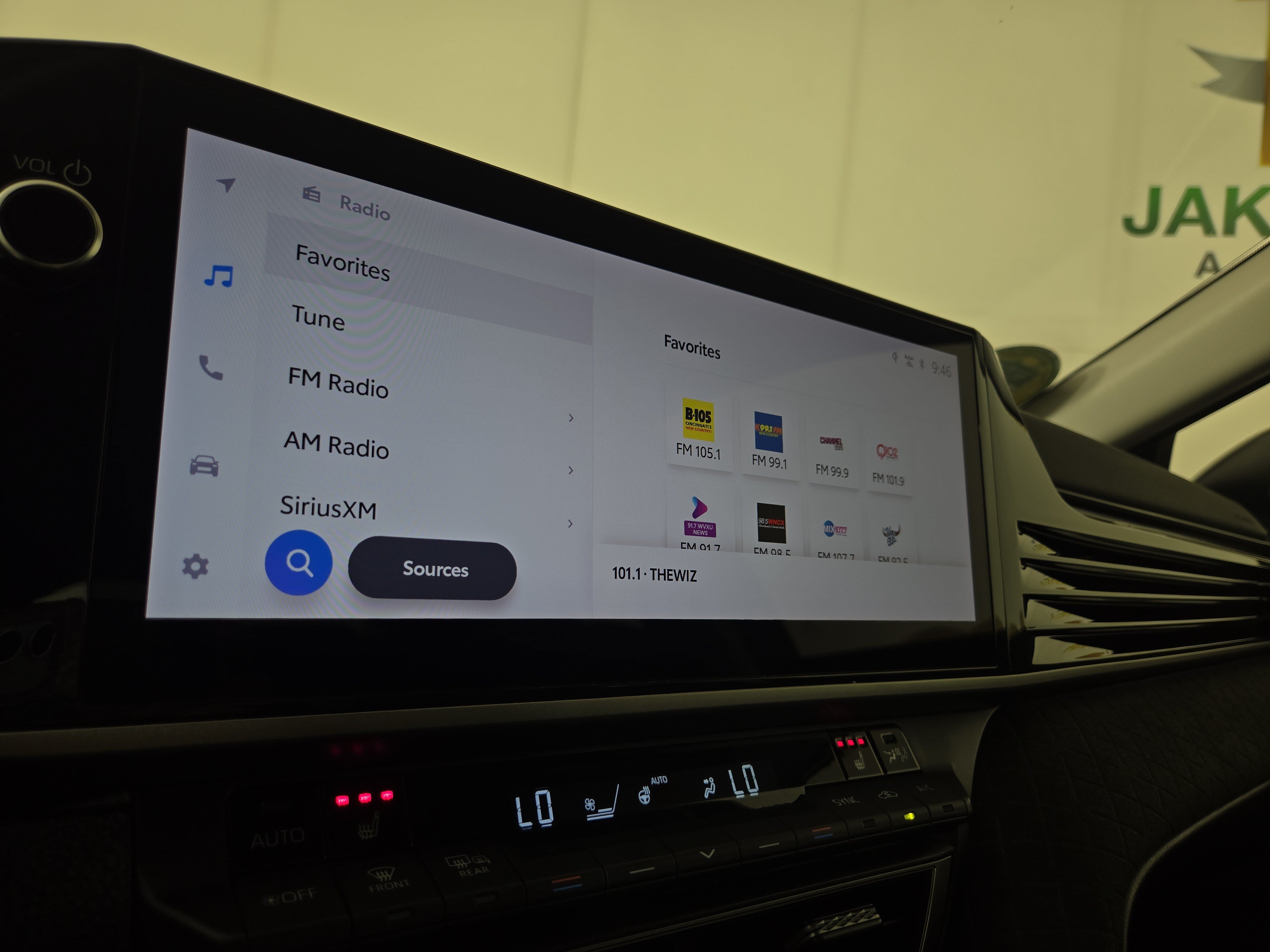 Used 2025 Toyota Camry XLE FWD image 18