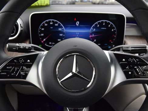 Used 2026 Mercedes-Benz GLC 300 image 23