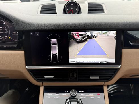 Used 2019 Porsche Cayenne AWD/4WD image 34