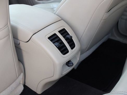 Used 2013 Ford Taurus SEL FWD image 20