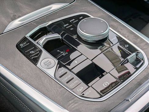 Used 2026 BMW X7 xDrive40i w/ M Sport Package image 12