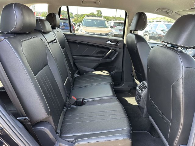 Used 2023 Volkswagen Tiguan SE FWD image 12