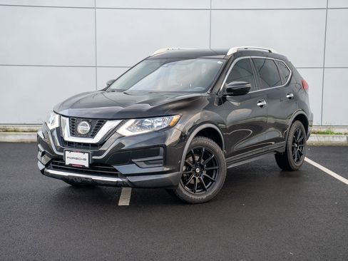 Used 2019 Nissan Rogue SV image 1