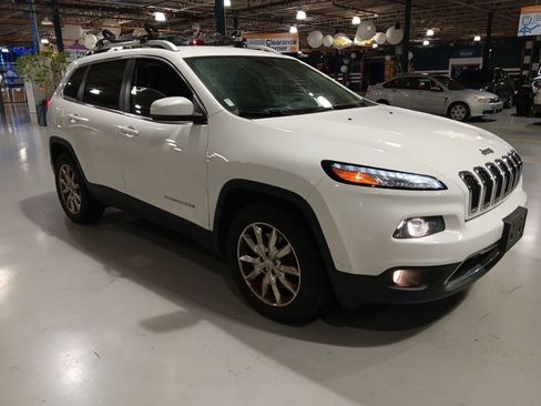 Used 2016 Jeep Cherokee Limited AWD/4WD image 4