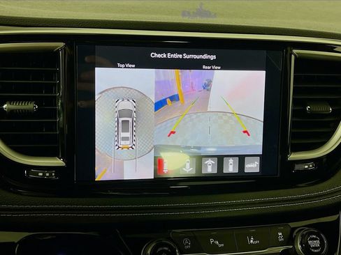 New 2027 Chrysler Pacifica Limited AWD/4WD image 14