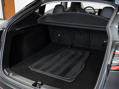 Used 2022 Tesla Model Y Long Range image 52