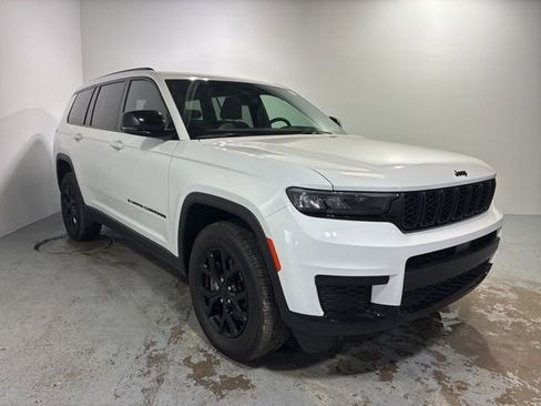 Used 2024 Jeep Grand Cherokee L Laredo image 1