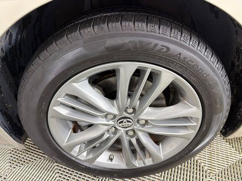 Used 2015 Toyota Camry SE image 11