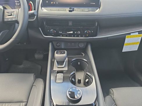 New 2026 Nissan Rogue Platinum AWD/4WD image 3